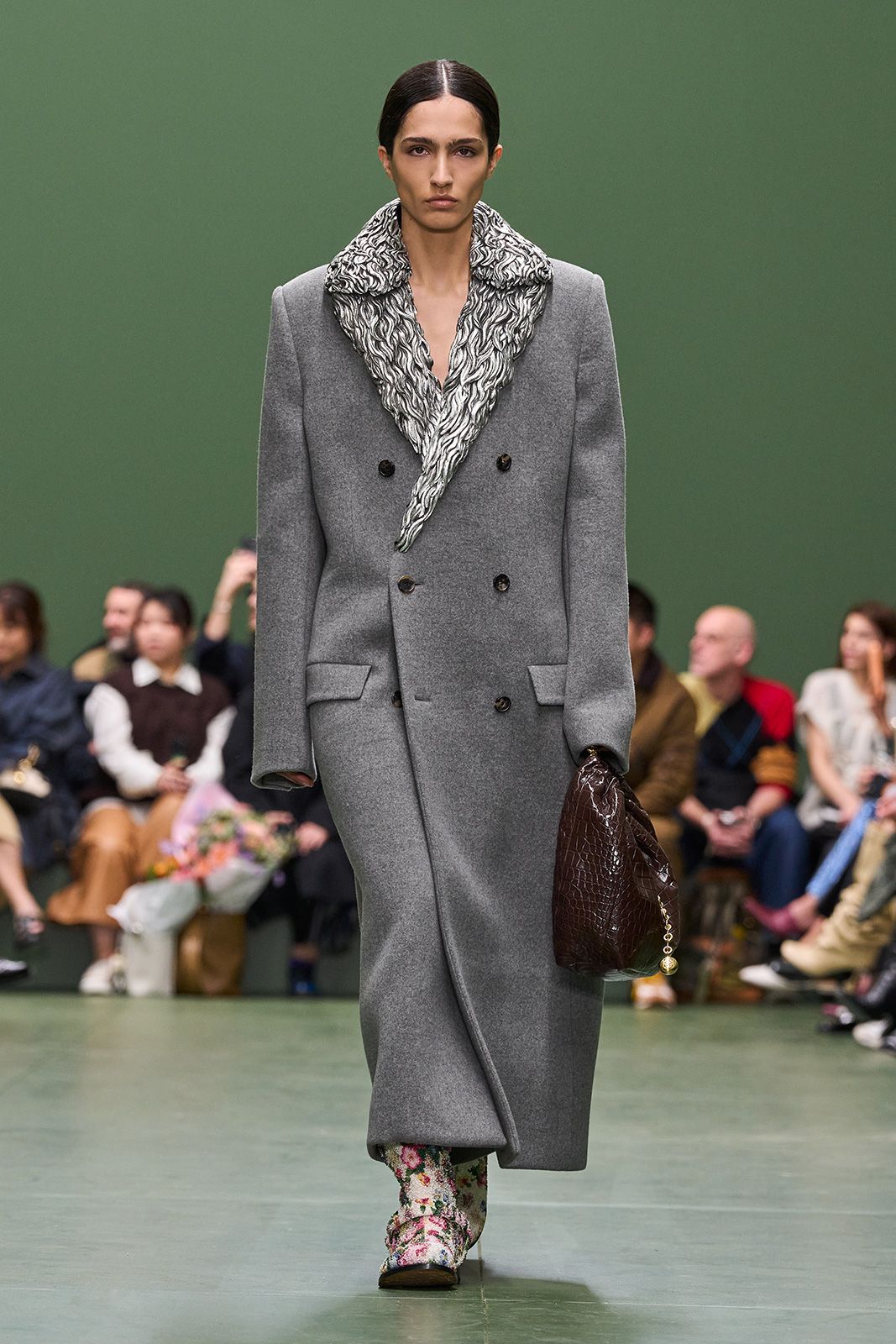 LOEWE_FW24_WW_SHOW_RUNWAY_13.jpg