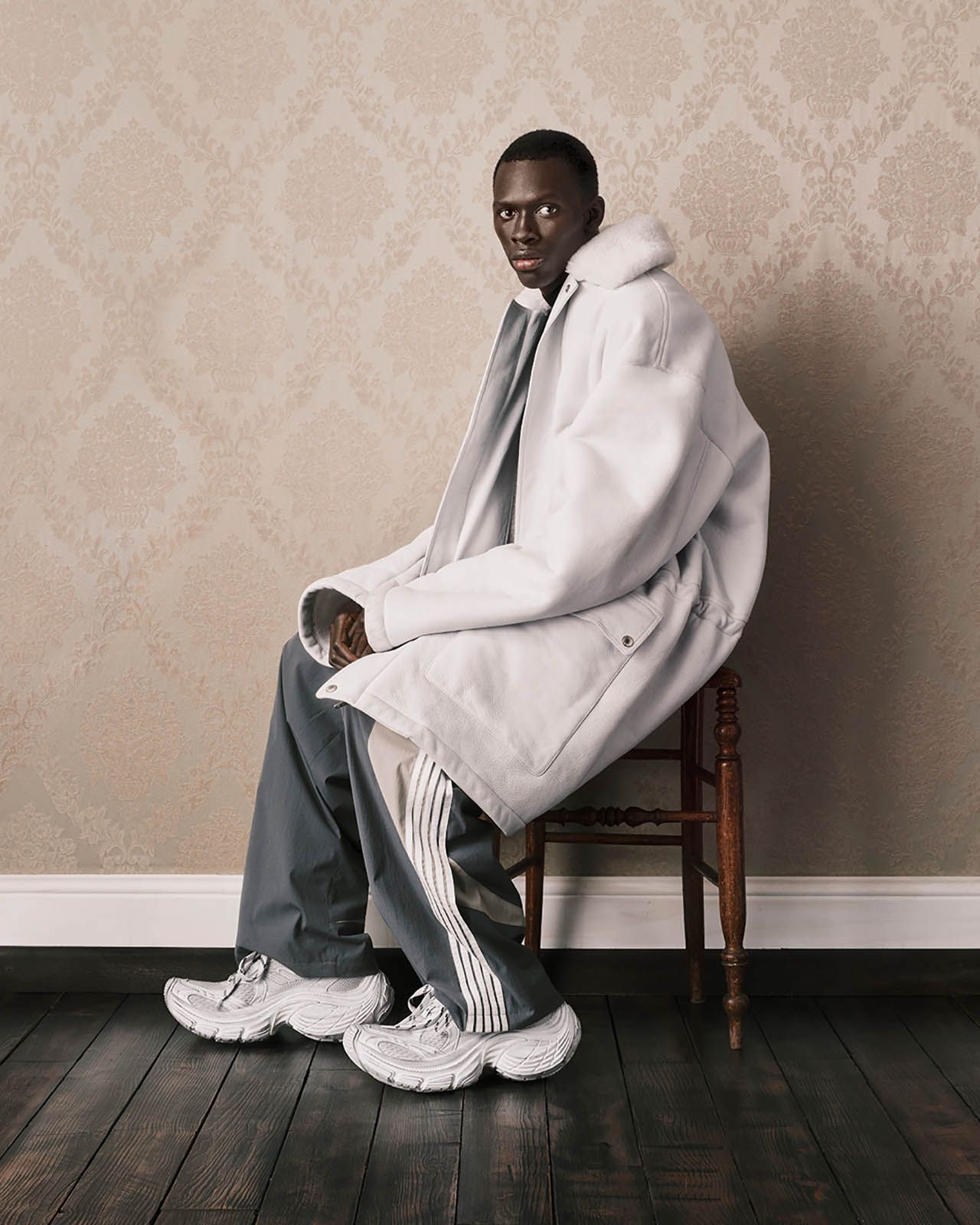 BALENCIAGA 6XL SNEAKER CAMPAIGN IMAGE 1 copia.jpg