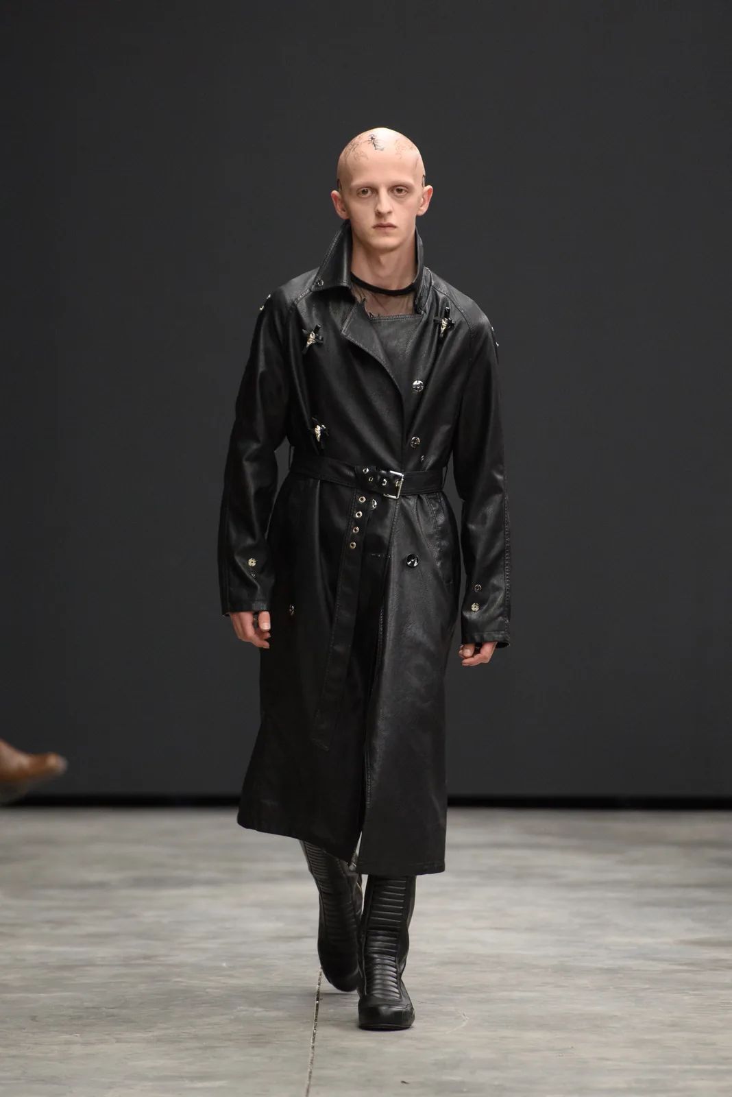 metal-mercedes-benz-fashion-week-tbilisi-03-syndrom-06.webp