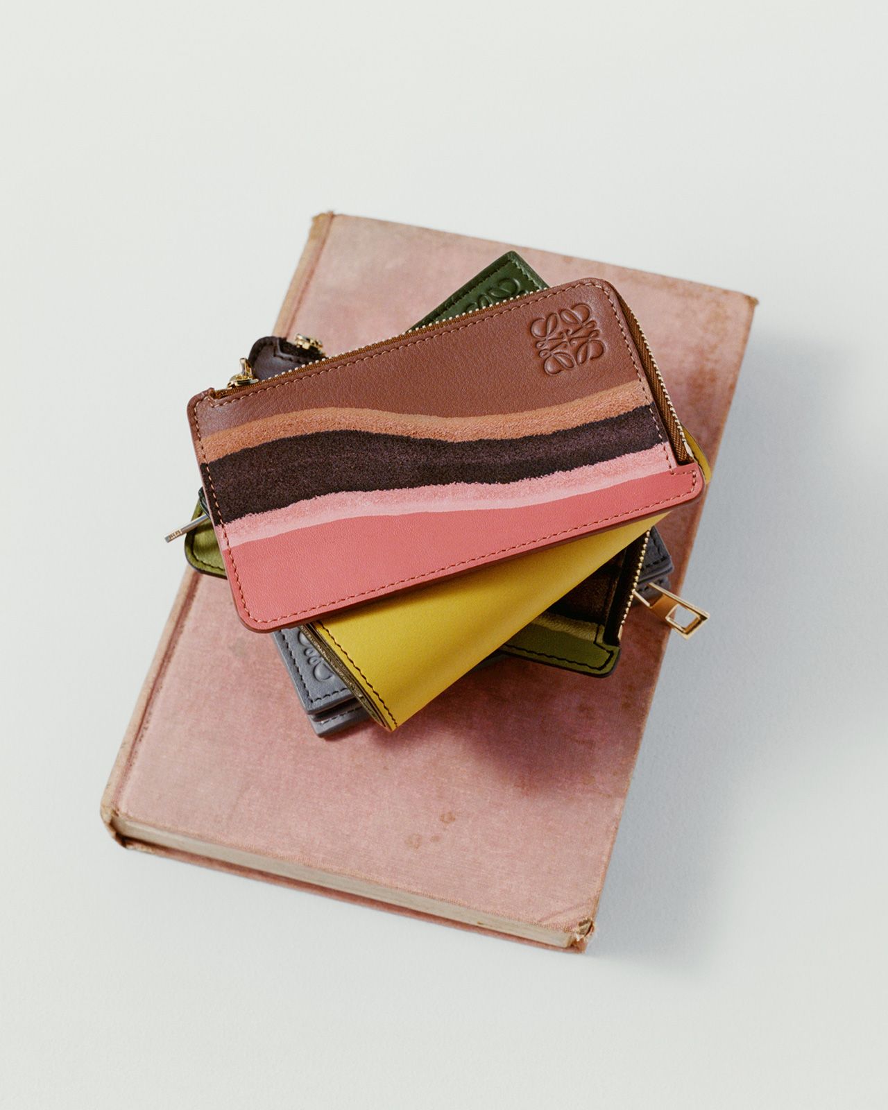 LOEWE_FW25_PRECO_5.jpg