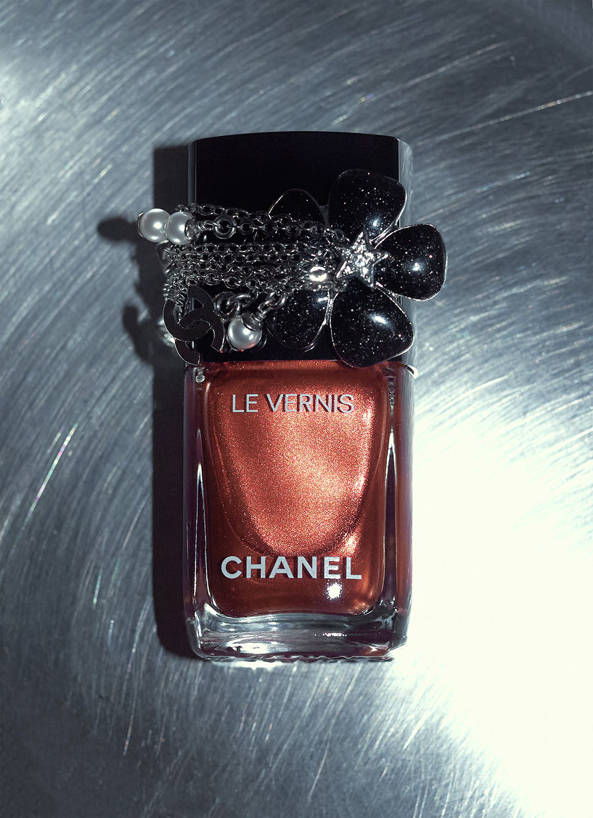METAL-53-Chanel-Beauty-4.jpg
