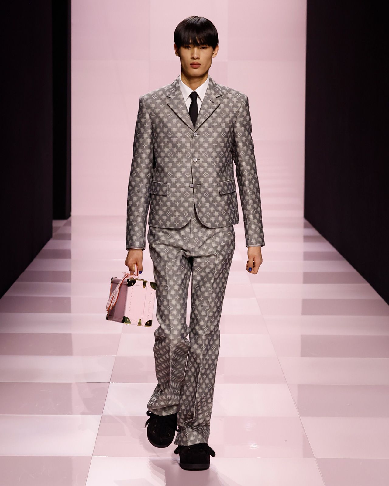 LOUIS-VUITTON-MENrsquo;S-FALL-WINTER-2025-SHOW-LOOK-84.jpg