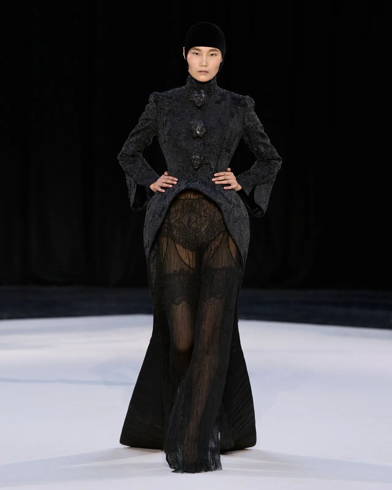 metal-ashi-studio-32.webp