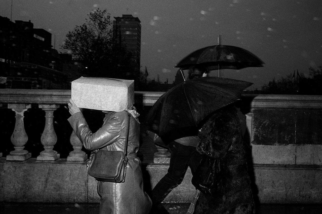 Martin Parr O Connell Bridge Dublin Ireland October 1981 C Martin Parr Magnum Photos Rocket Gallery.jpg