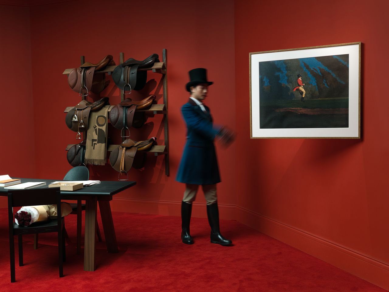 05.-The-Grooms-inspire-the-guests-turned-Hermès-detectives-to-solve-the-mystery-together-©LIU-Shuwei.jpg