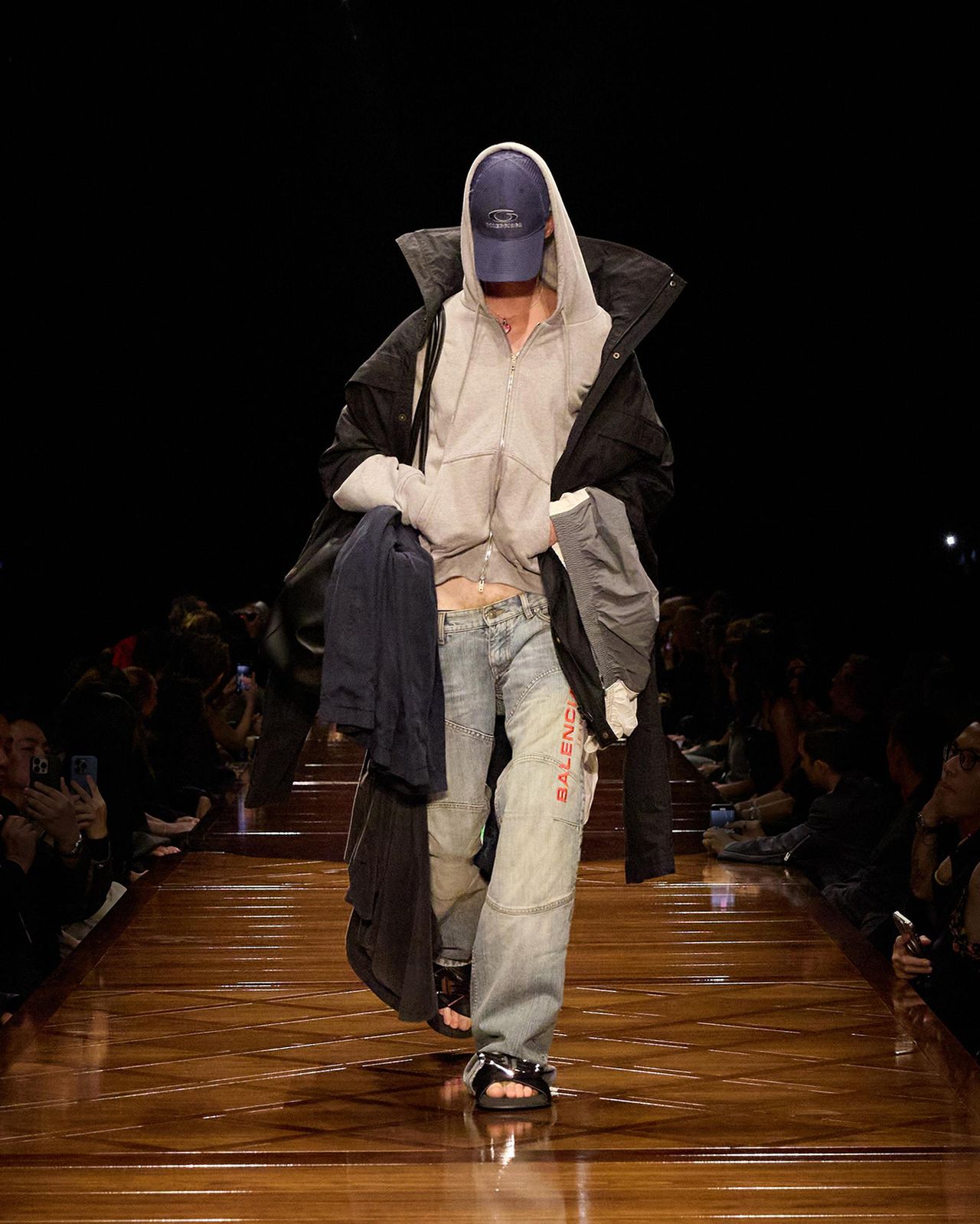 BALENCIAGA-SUMMER-25-LOOK-35_DERK.jpg
