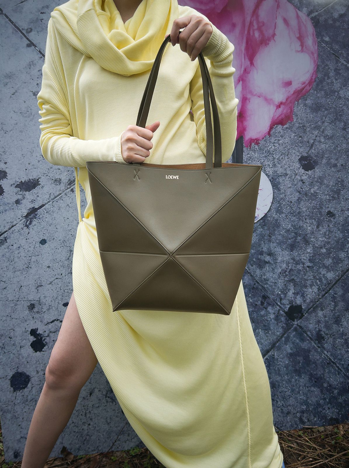 Loewe F W23 Preco Jt Campaign Still Life Rgb Cropped 4x5 Lo E110223 0618.jpg