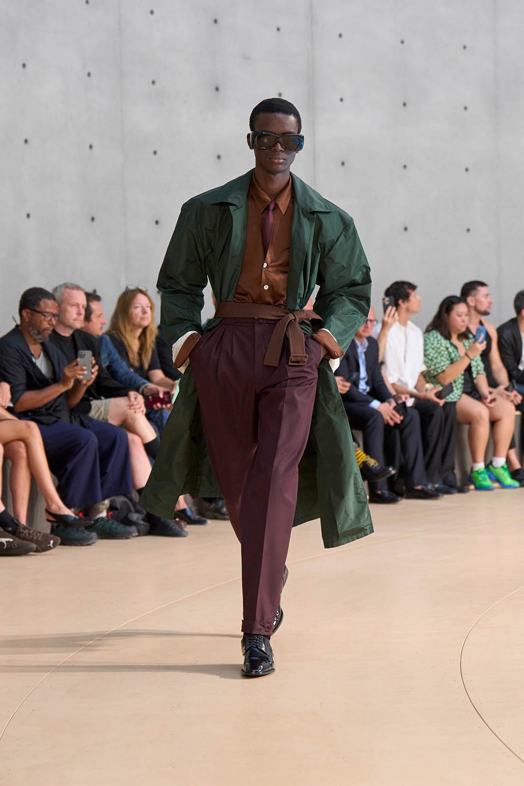 SAINT LAURENT_FASHION_SHOW_MEN_SUMMER26_RUNWAY_8.jpg