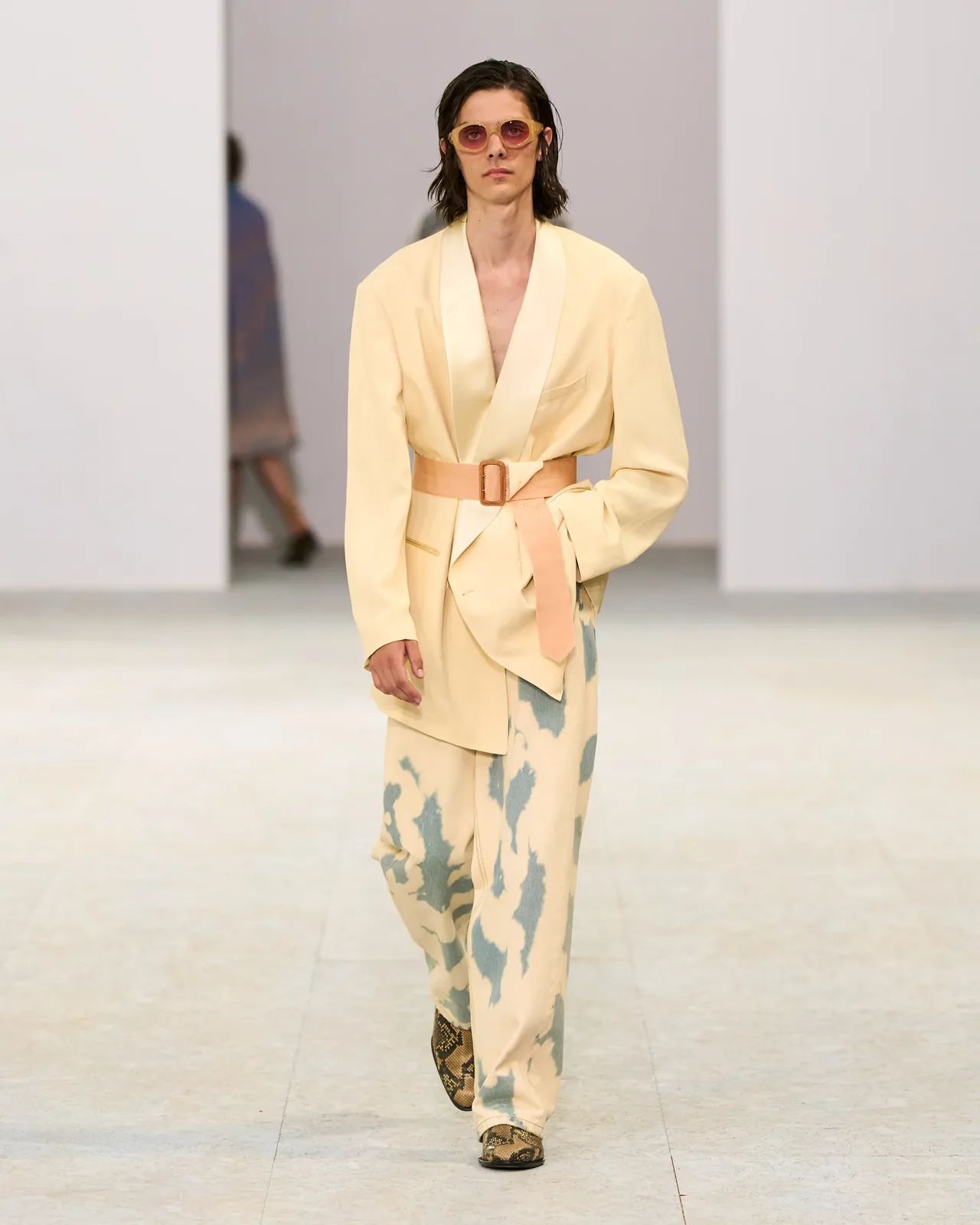 metal-dries-van-noten-s-s-2027-menswear-20.webp