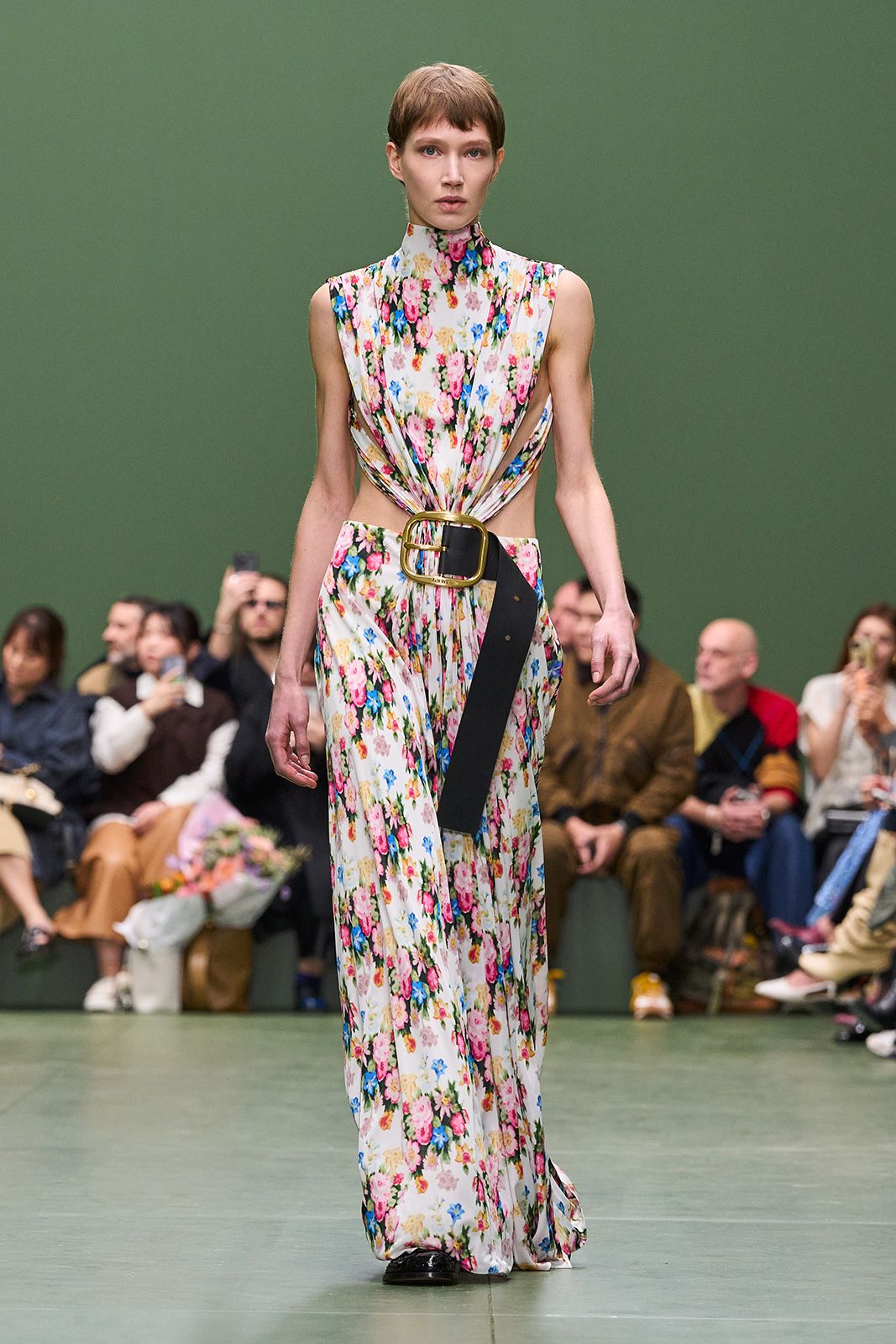 LOEWE_FW24_WW_SHOW_RUNWAY_1.jpg