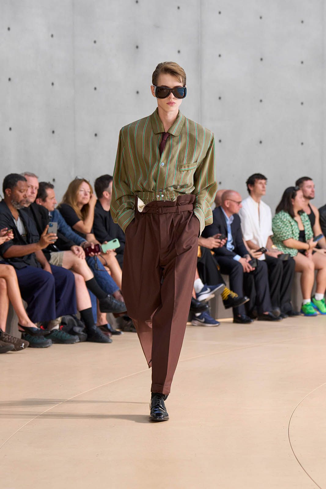 SAINT LAURENT_FASHION_SHOW_MEN_SUMMER26_RUNWAY_16.jpg