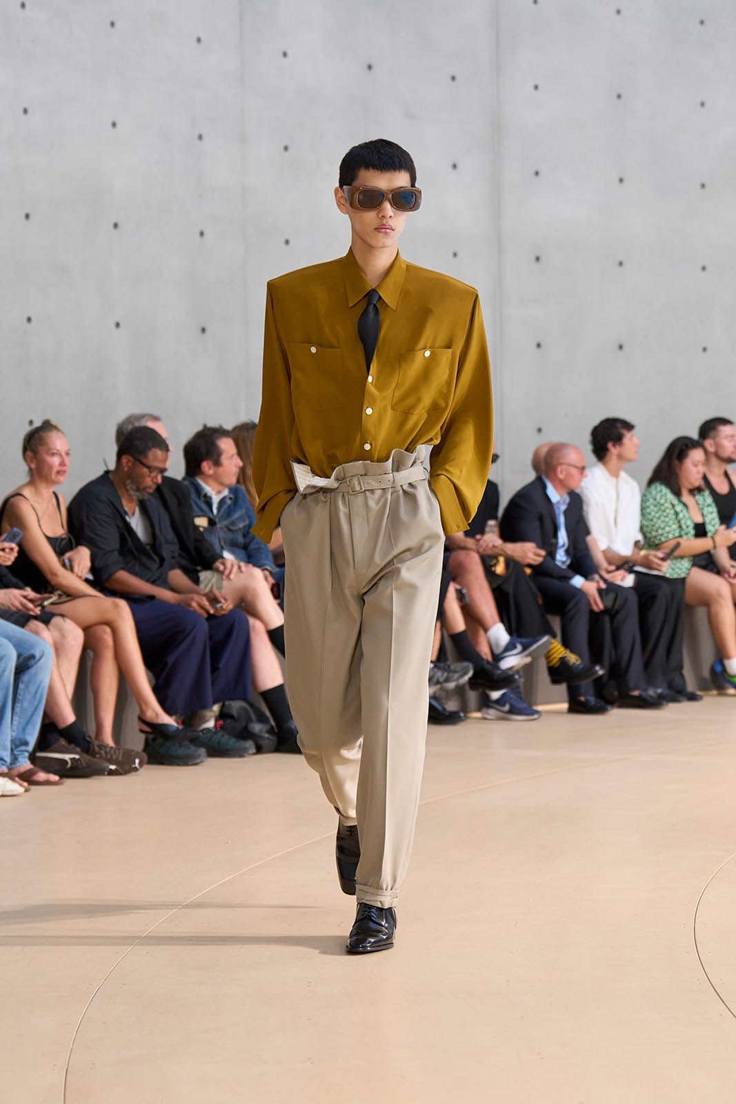 SAINT LAURENT_FASHION_SHOW_MEN_SUMMER26_RUNWAY_5.jpg