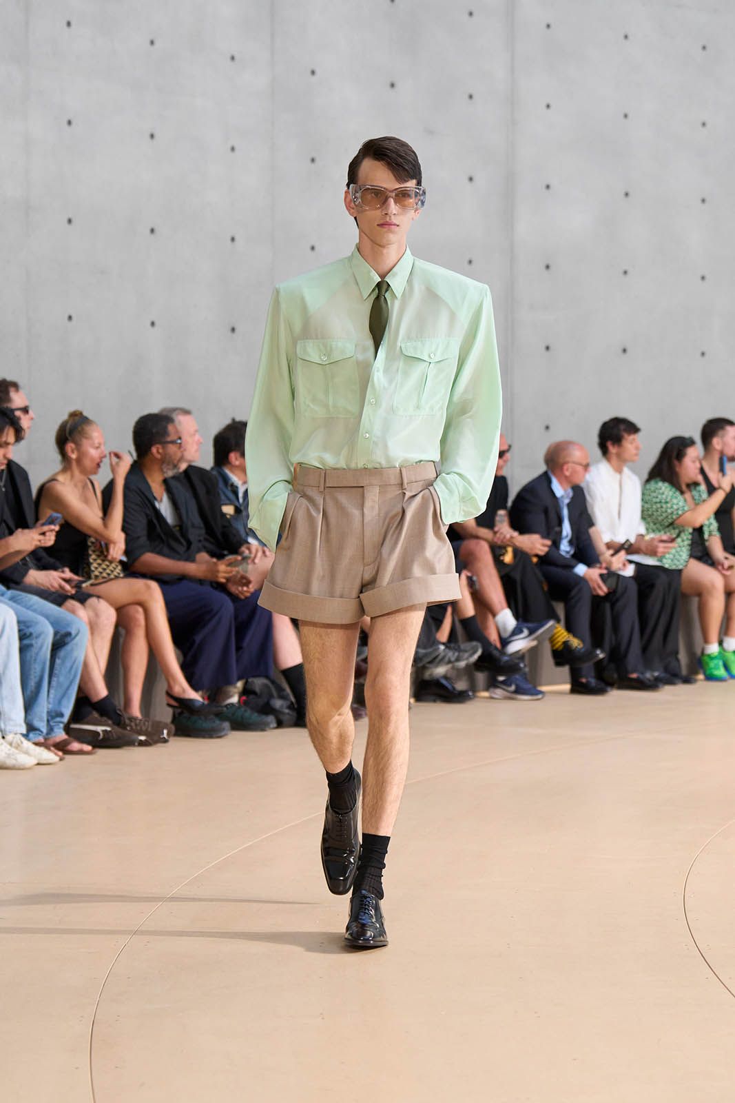 SAINT LAURENT_FASHION_SHOW_MEN_SUMMER26_RUNWAY_4.jpg