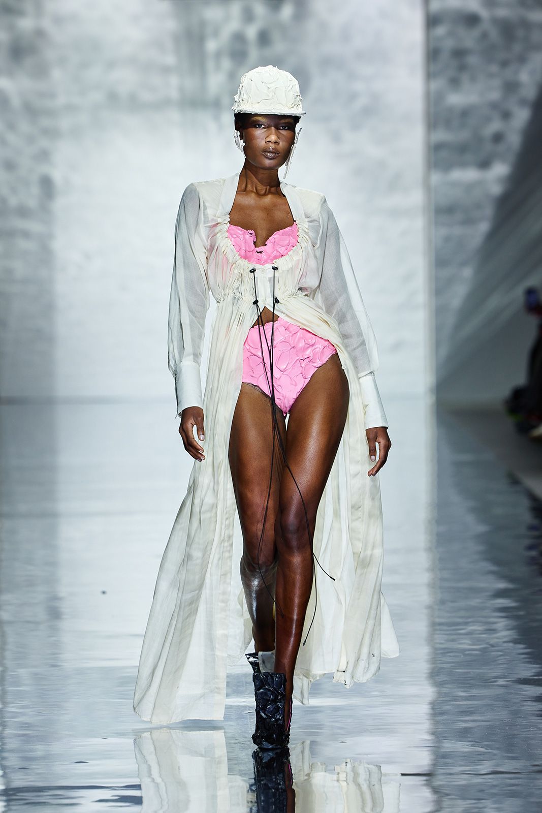 08_KASIA-KUCHARSKA_AW25_Runway_by_Finnegan-Koichi-Godenschweger.jpg