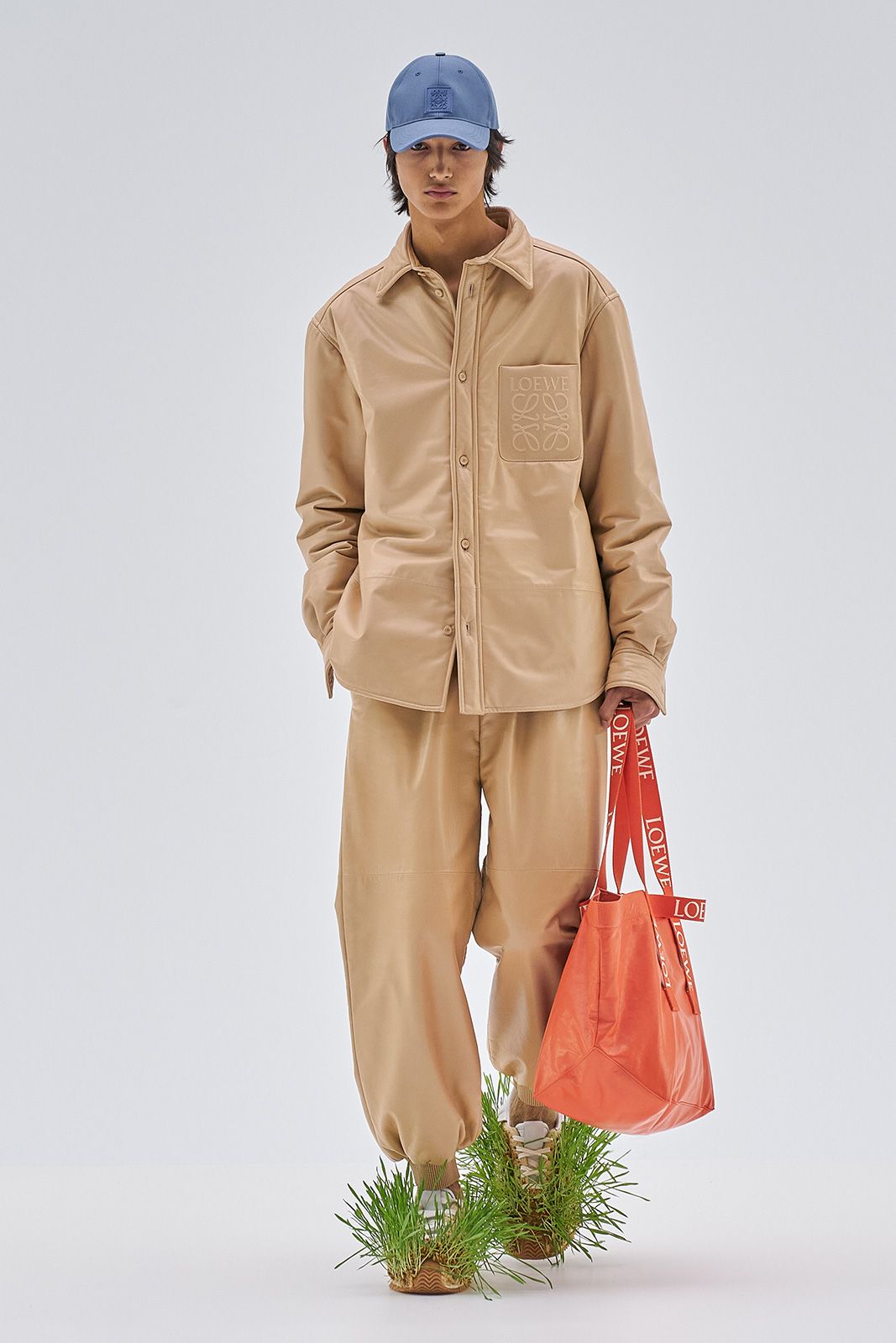 Loewe S S23 Mens Show Runway Look 36 Front Rgb Cropped 2x3 36.jpg