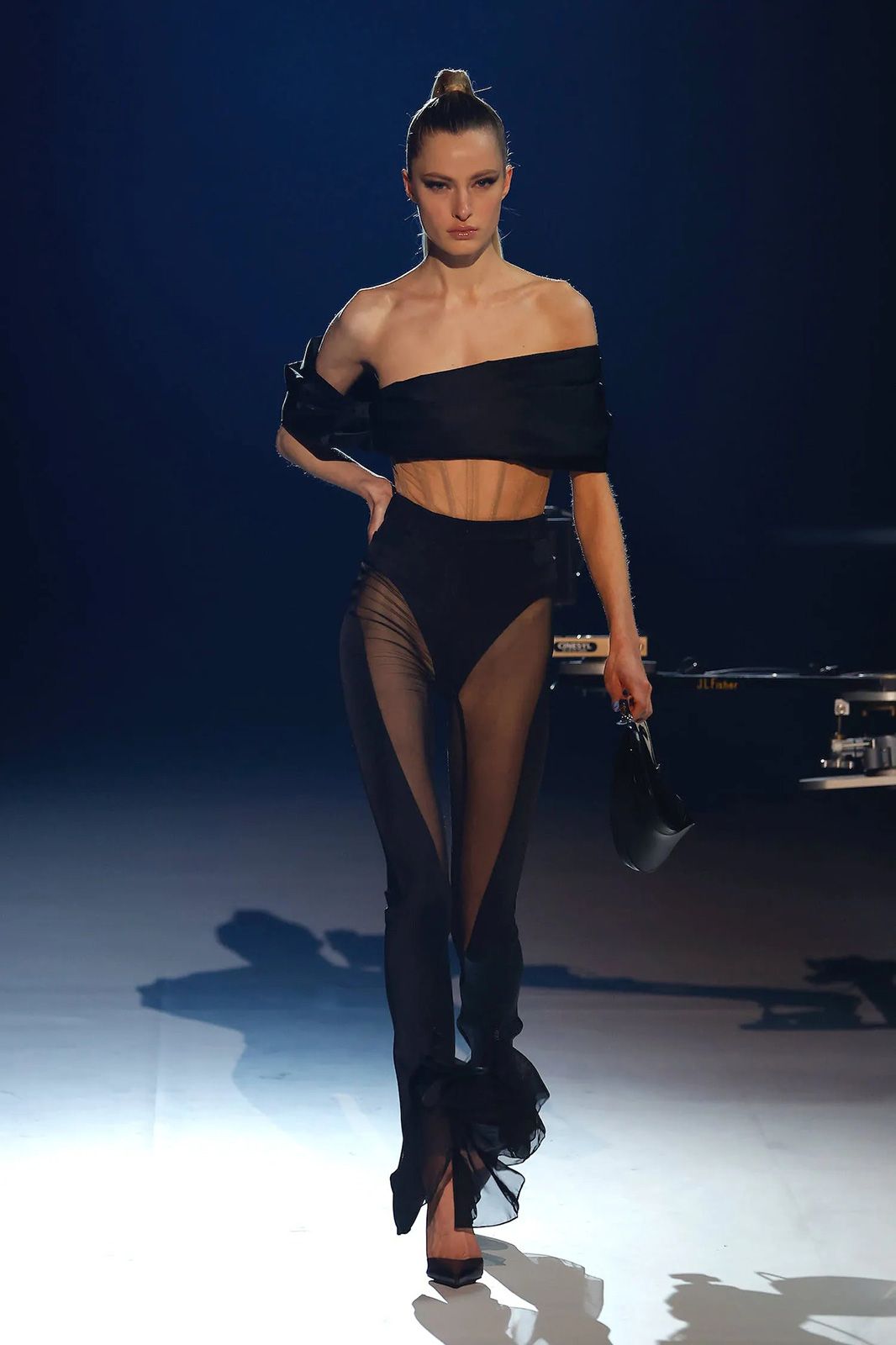 Mugler Fall Winter 2023 34.jpg