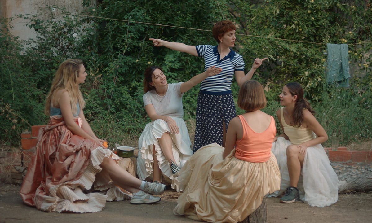 Las Chicas Estan Bie N2.jpg