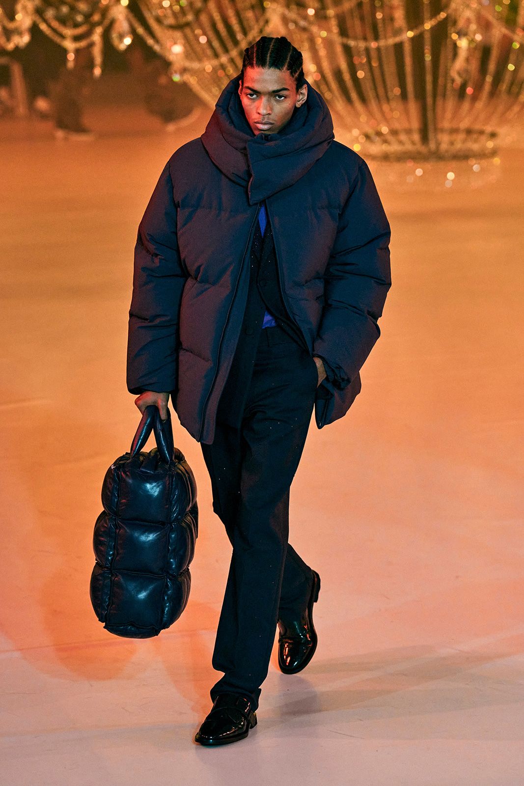 Off White Fall 2022 Ready to Wear Paris 11.jpg