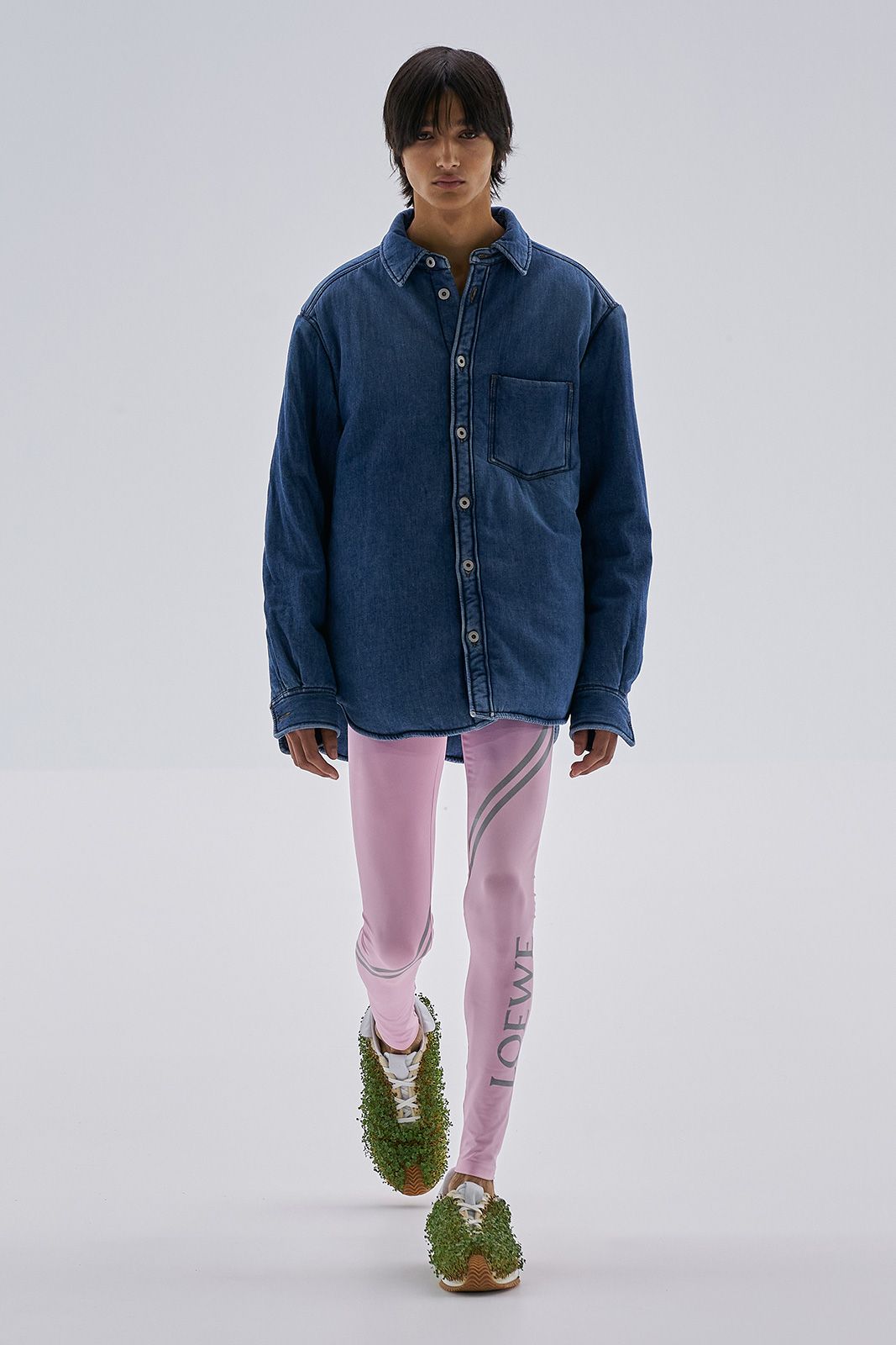 Loewe S S23 Mens Show Runway Look 8 Front Rgb Cropped 2x3 08.jpg