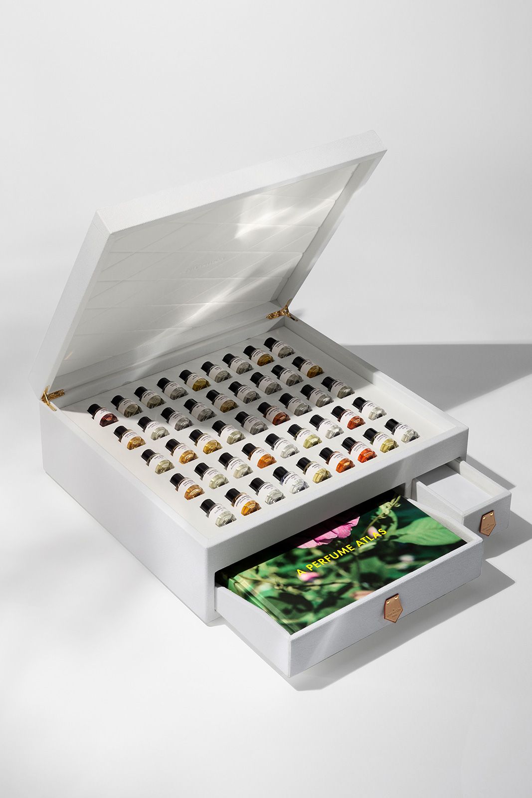 A-Perfume-Atlas-LOuis-Vuitton-exclusive-ste-(1).jpg