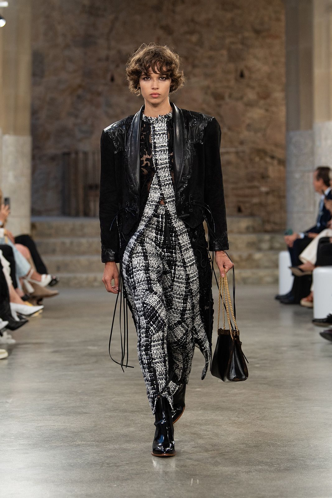 Louis-Vuitton_CR25_26.jpg
