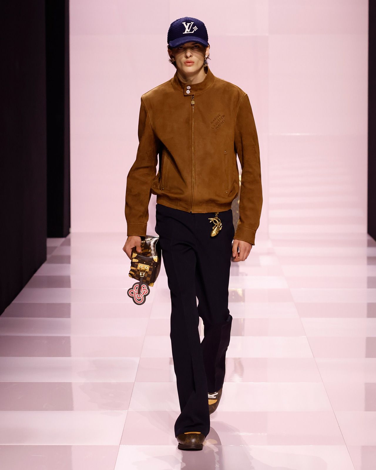 LOUIS-VUITTON-MENrsquo;S-FALL-WINTER-2025-SHOW-LOOK-10.jpg