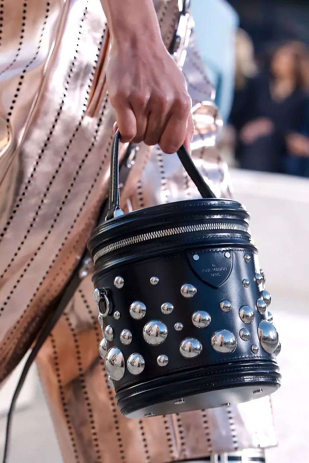 Metal Yayoi Kusama Louis Vuitton 7.jpg