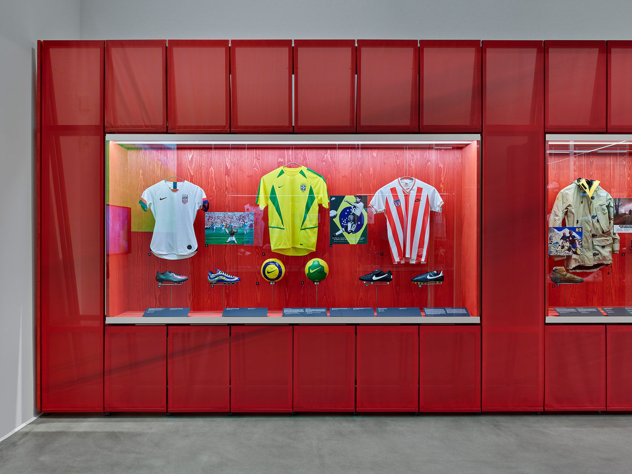 09_VDM_Nike_installation-view.jpg