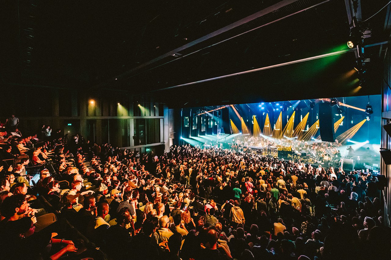 251022_Melkweg_ADEOpeningConcert_DBNGogo_MetropoleOrkest_LindeDorenbos_HiRes-2696.jpg