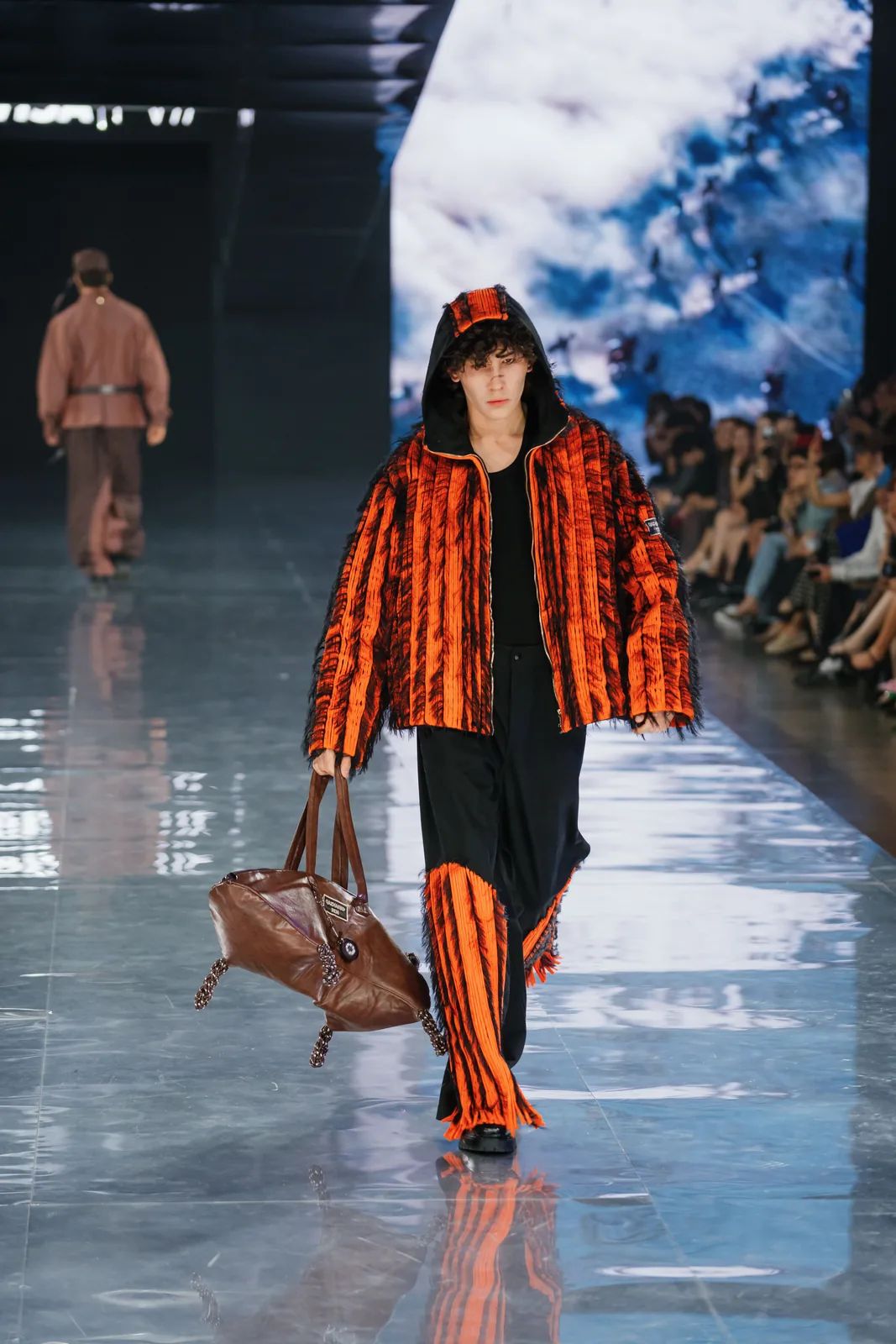 metal-visa-fashion-week-almaty-pre-fall-2026-gazhaiyip-03.webp