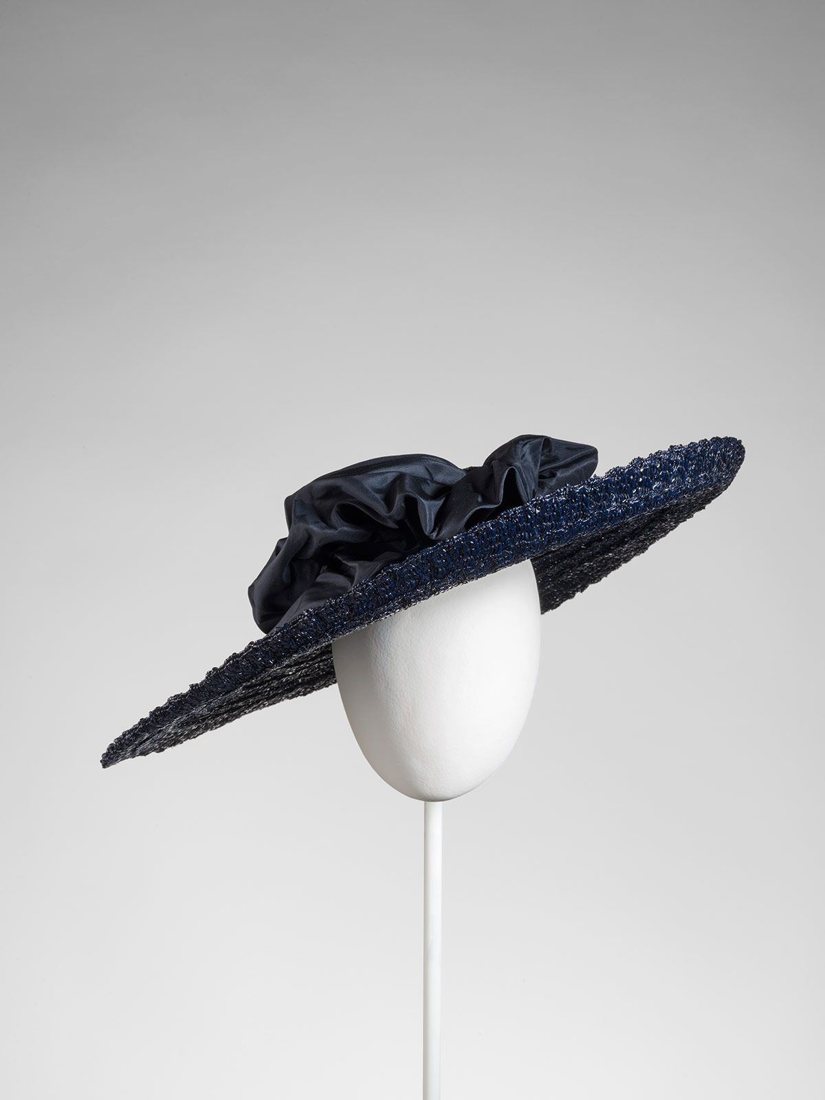 Balenciaga Laeleganciadelsombrero Metalmagazine 9.jpg