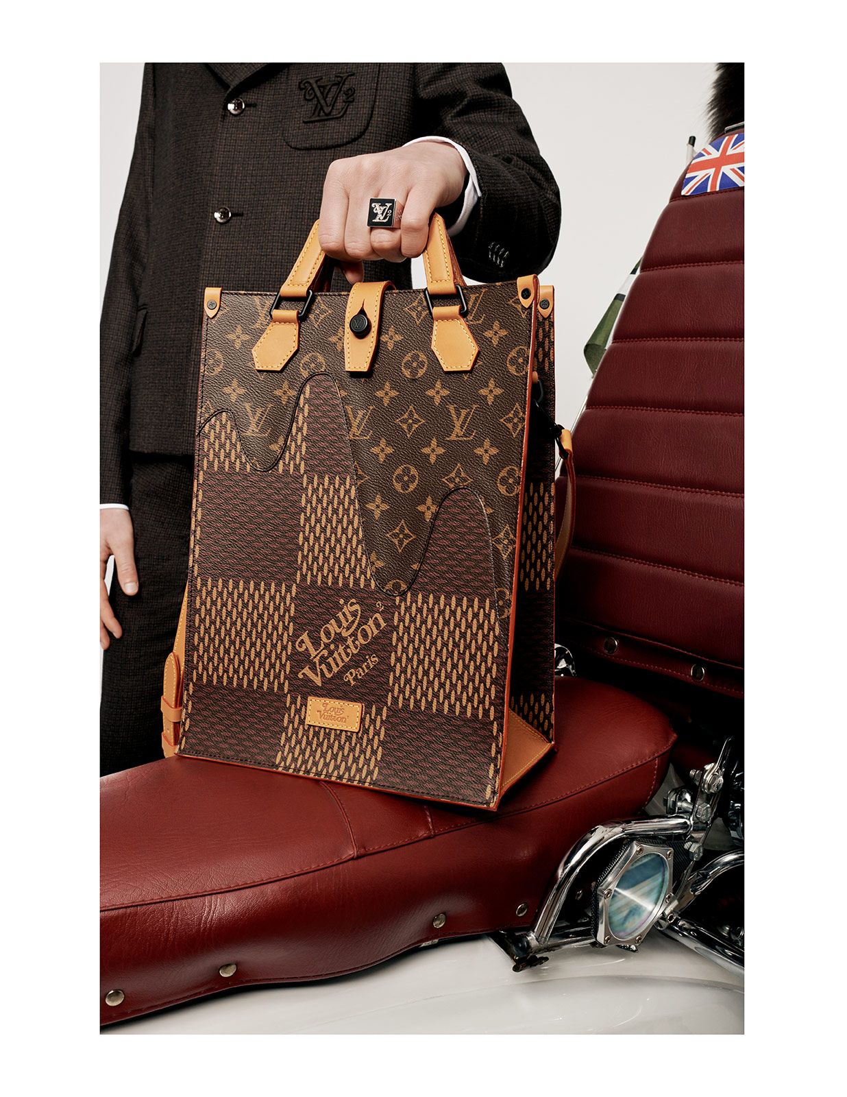 Louis Vuitton L V2 Metalmagazine 4.jpg