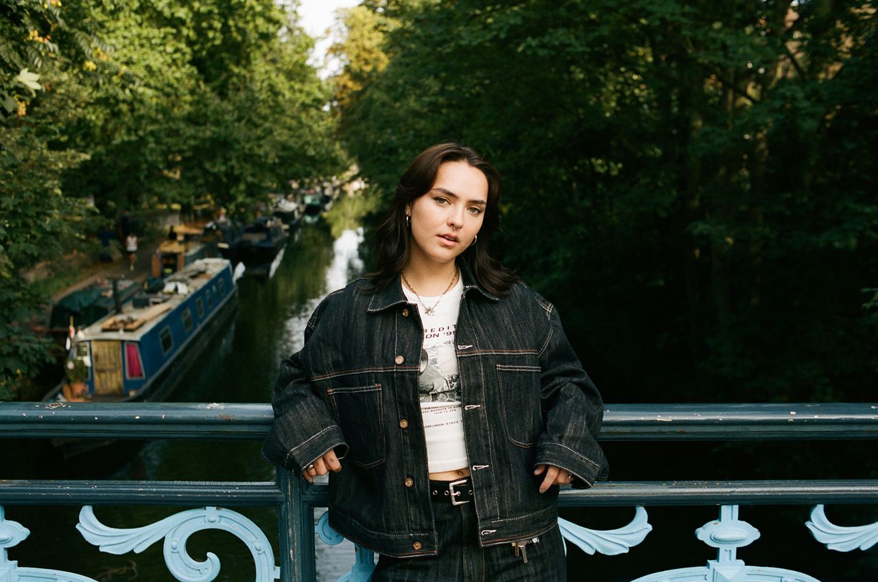 BERSHKA-MUSIC---Jenna-Doe_5.jpg