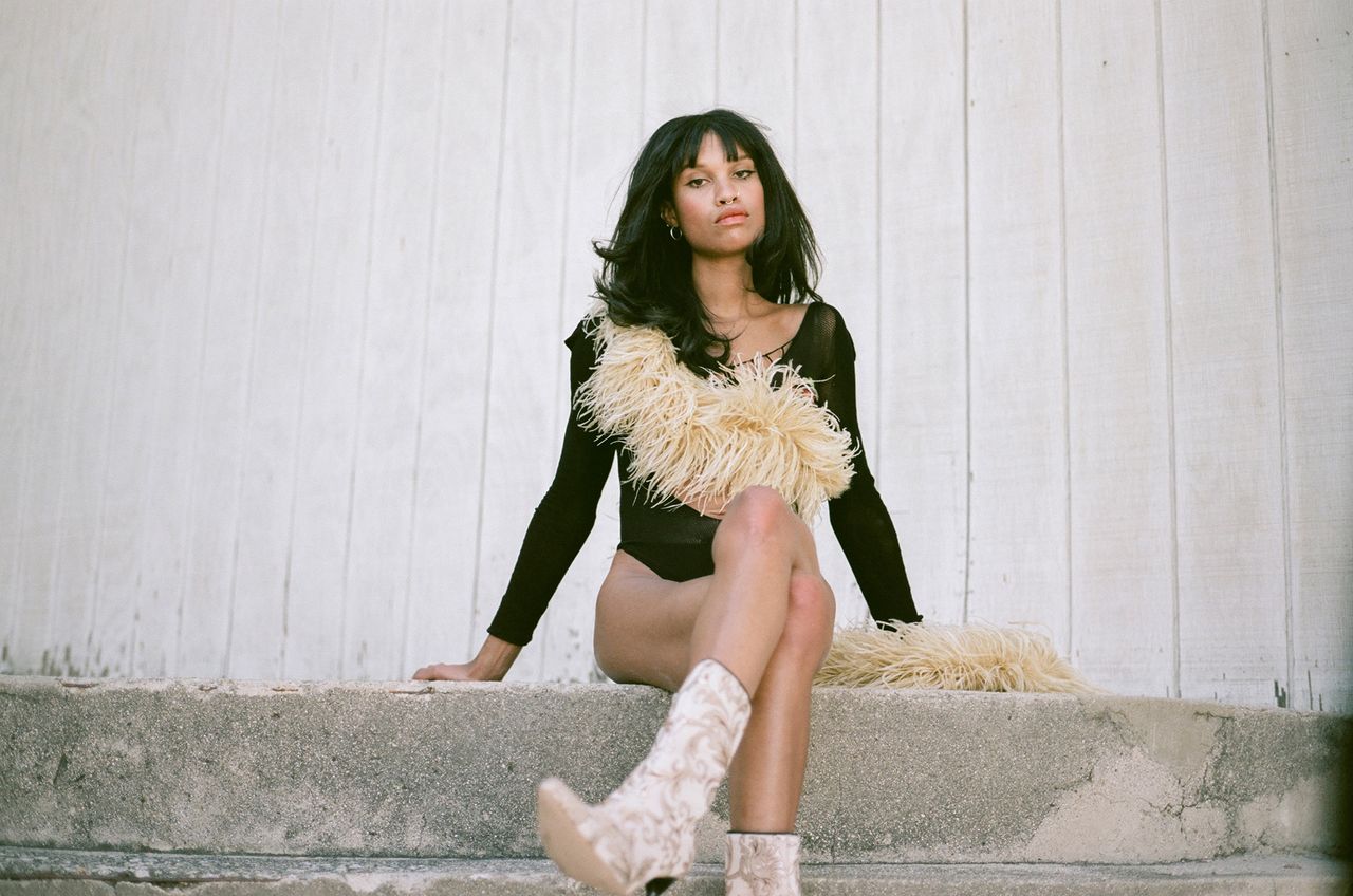 Kenzie Tth Metalmagazine 4.jpg