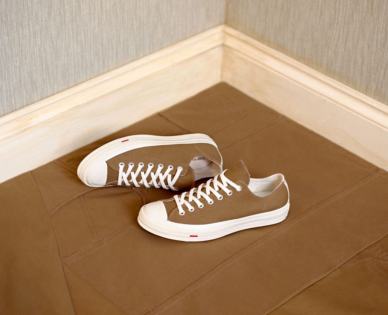 S U17 Conv Crht Product Brown Sk U158432 C Pair.jpg