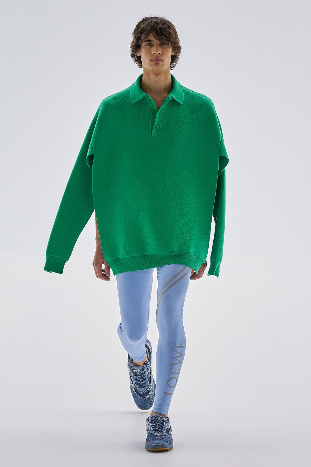 Loewe S S23 Mens Show Runway Look 22 Front Rgb Cropped 2x3 22.jpg