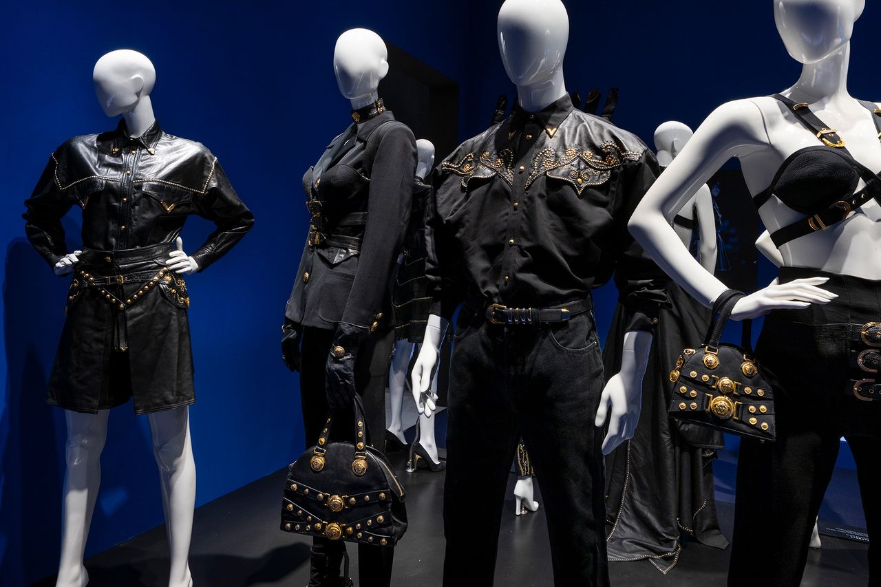 Gianni_Versace_Retrospective_8.jpg