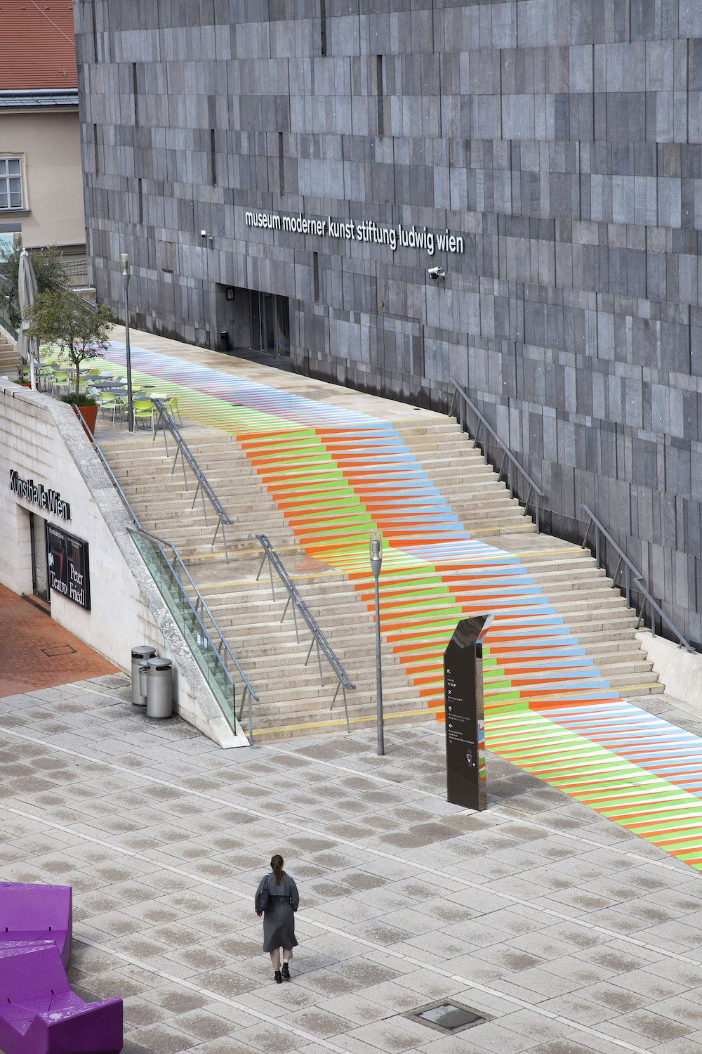 24 Ausstellungsansicht Vertigo Carloscruzdiez Mumok 2019 Neu.jpg