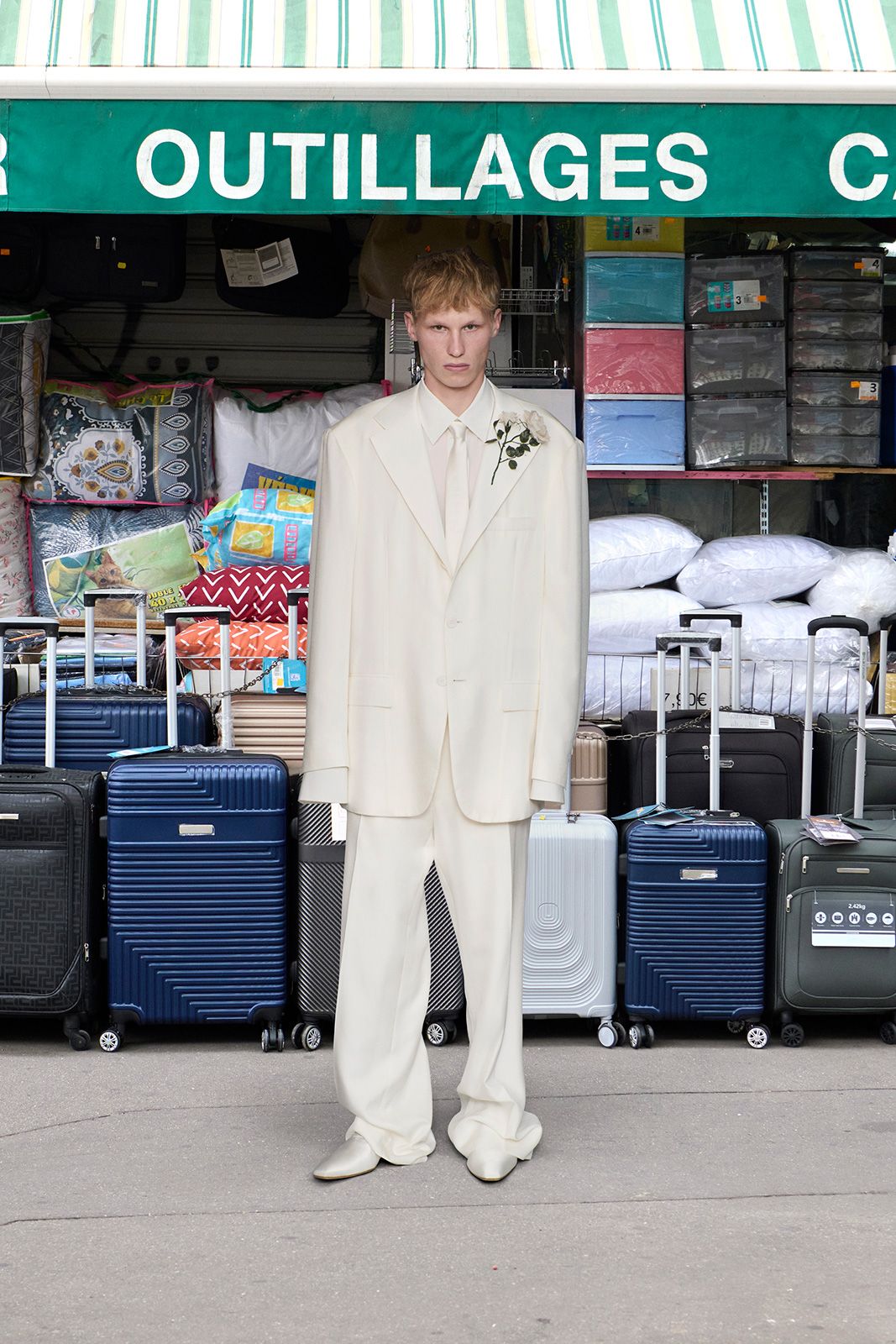 BALENCIAGA-COUTURE-54-LOOK-26_ETHAN.jpg