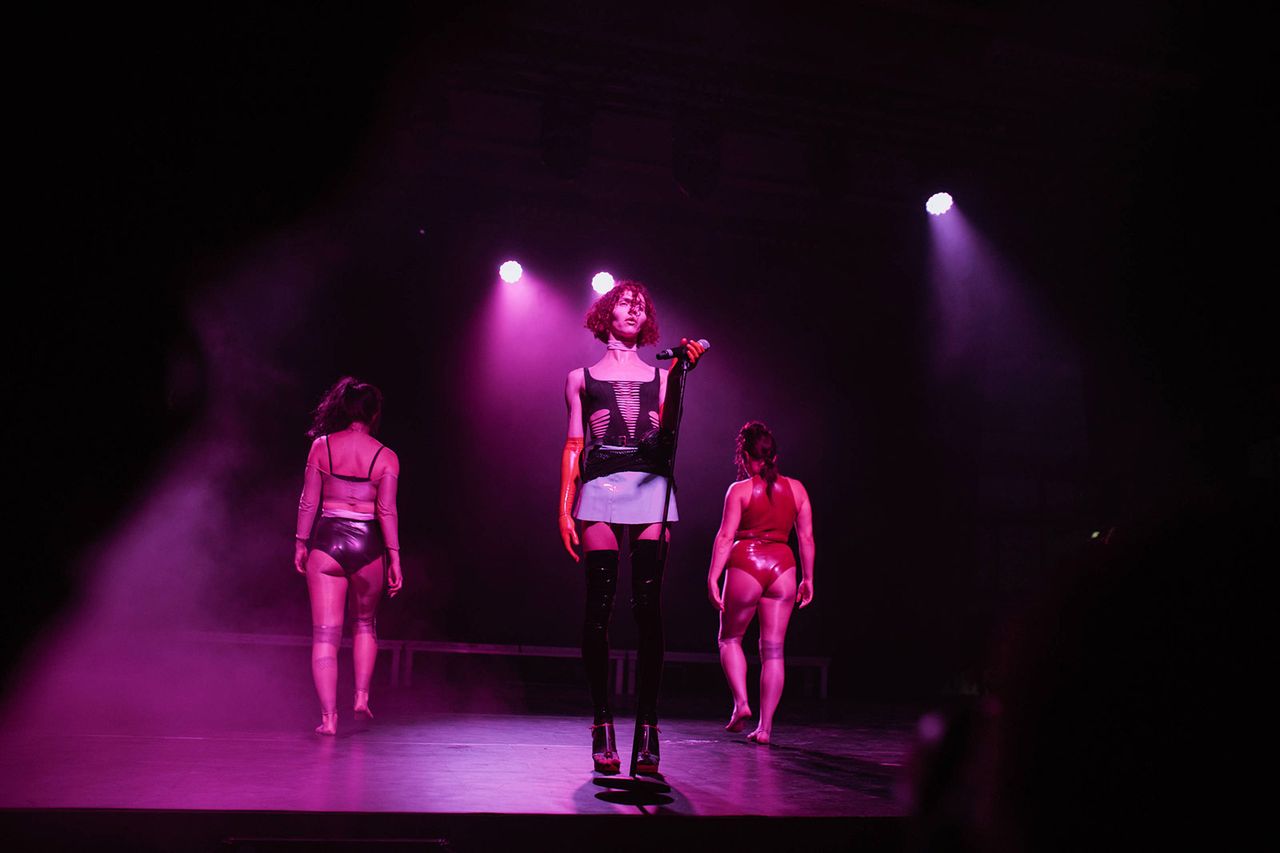 Sophie Metalmagazine 5.jpg