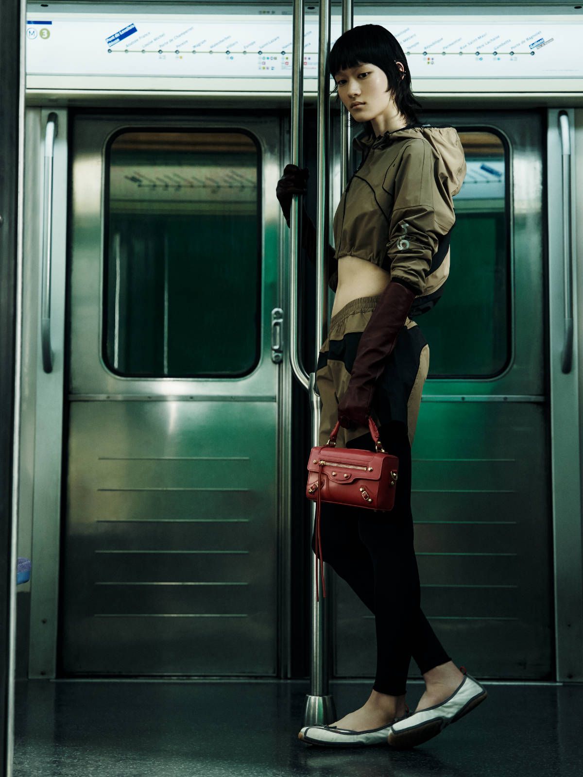 BALENCIAGA-FALL-26_9.jpg