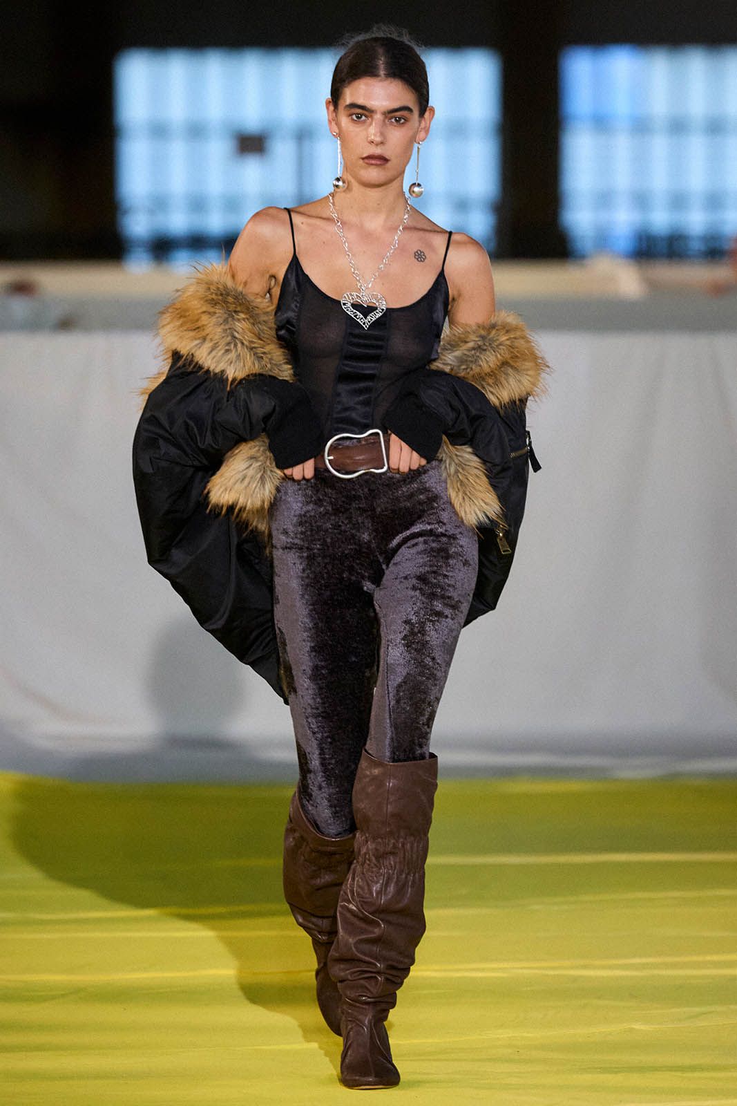 RUNWAY_LOOK_22_DESIGUAL_STUDIO_FASHION_SHOW_2025_11.jpg