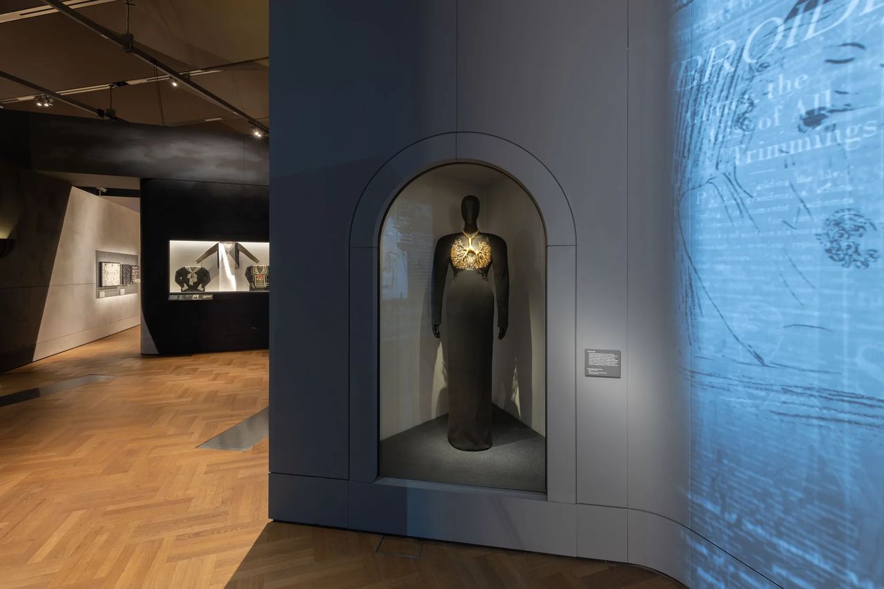metal-schiaparelli-11.webp