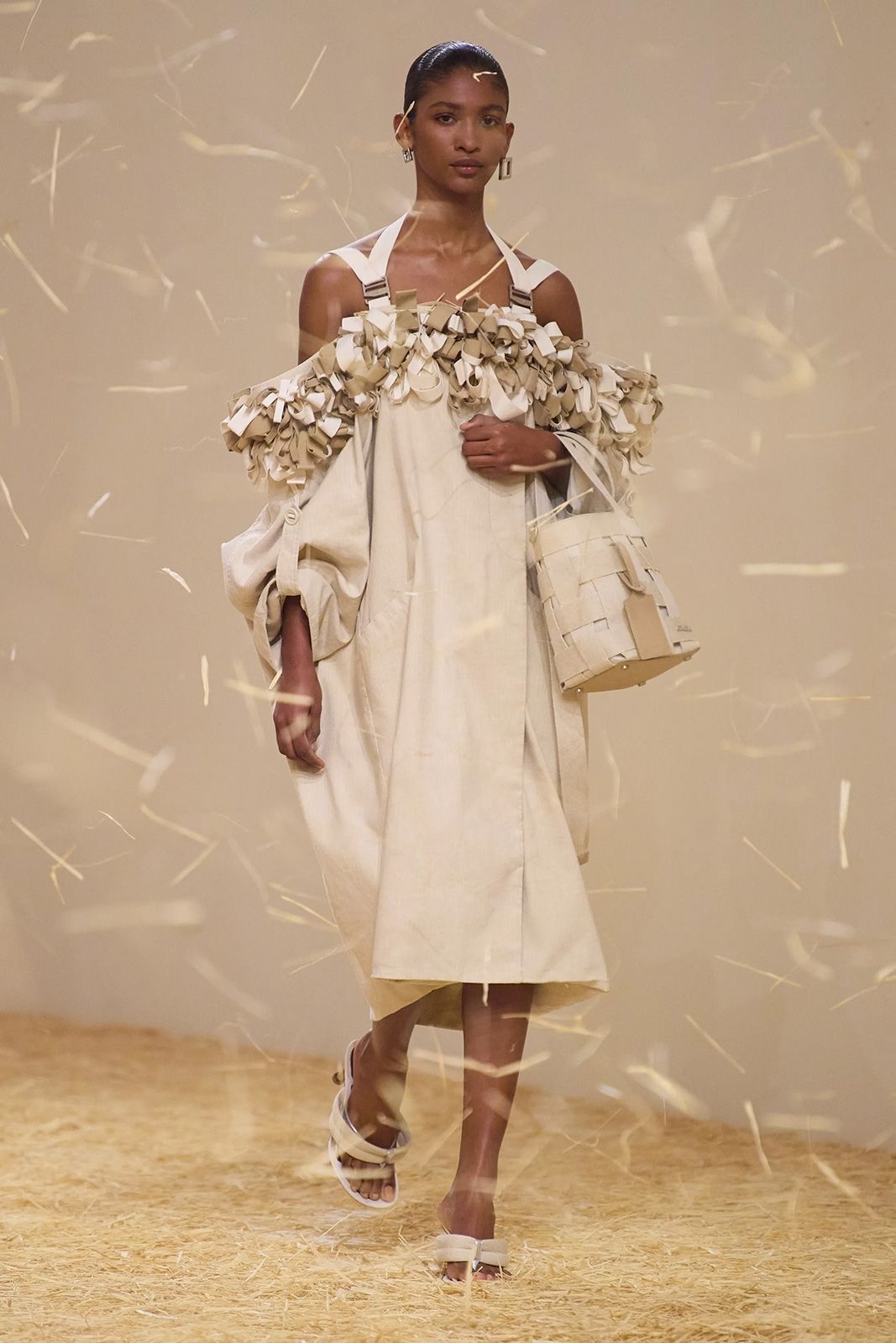 00038 Jacquemus Spring 2023 Ready to Wear Credit Gorunway.jpg