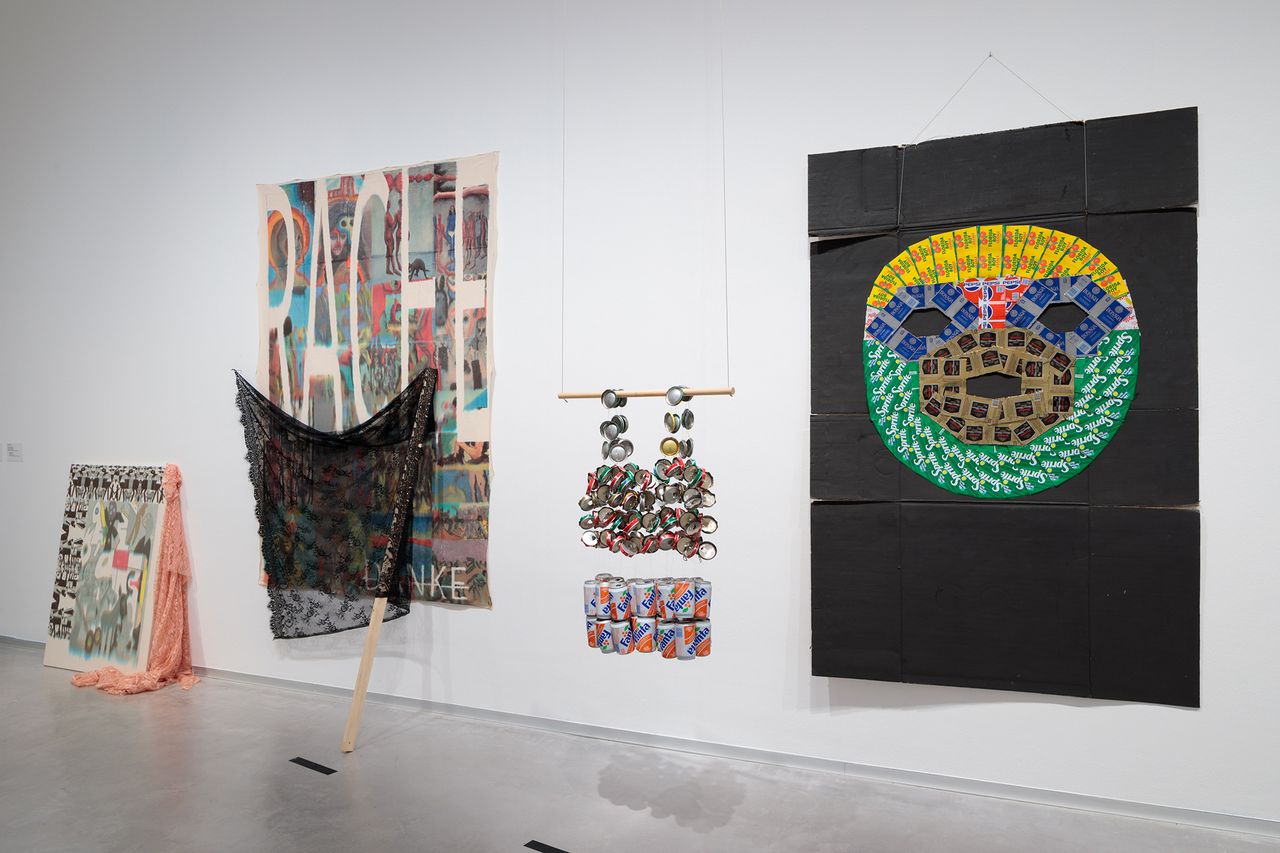 Ausstellungsansicht Klassenfragen Foto Benjamin Renter  1 .jpg