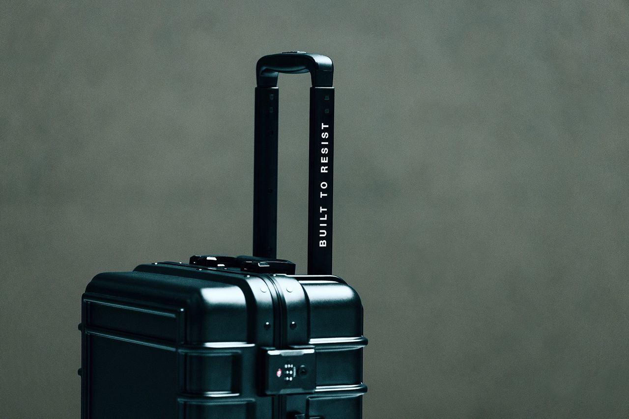 Eastpak_F24_Resistr+Case_Stills_03_UC263482_mMid.jpg