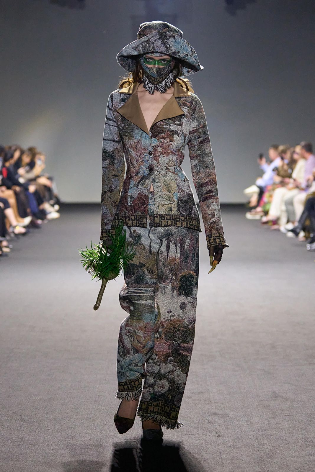 TARA-BABYLON_DUBAI-FASHION-WEEK_AW25-26_002.jpg