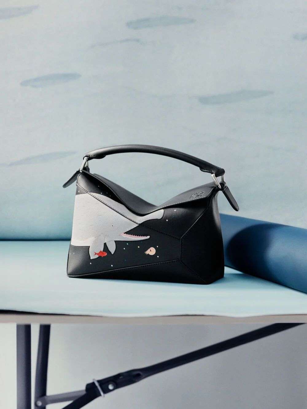LOEWE_SS25_PRECO_GIFTING_CAMPAIGN_SUNA_FUJITA_RGB_CROPPED_2250X3000_24.webp