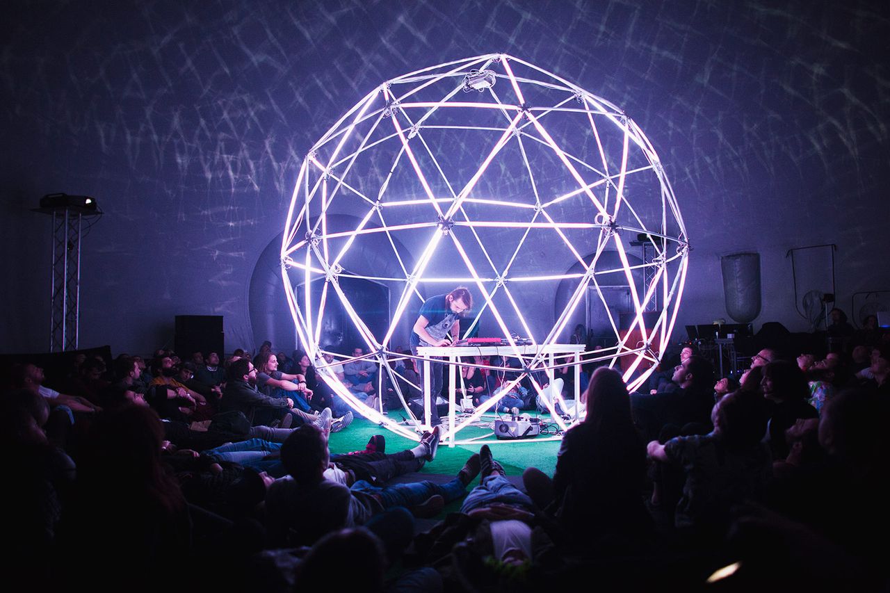 Mira 2015 Entropia Mira Dome Albert Ruso.jpg