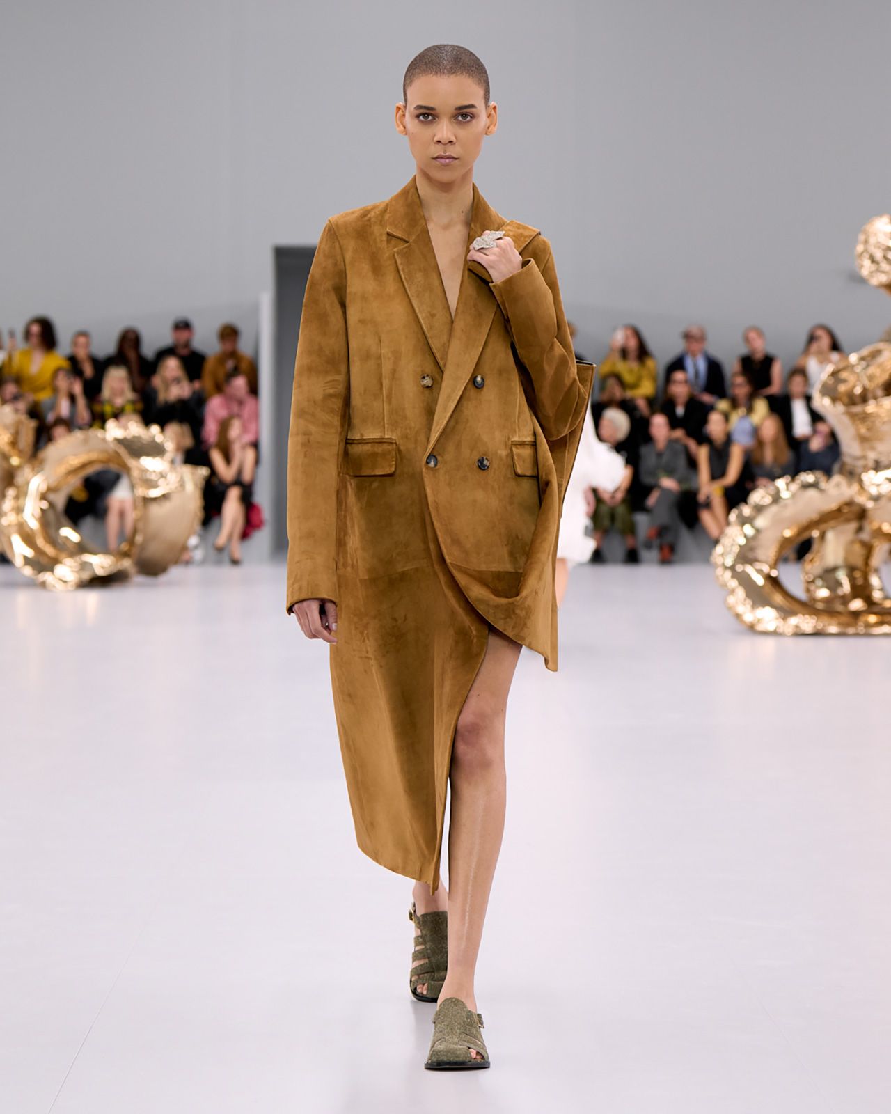 Loewe S S24 47.jpg